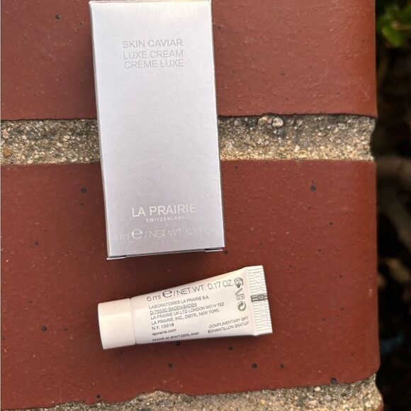 La Prairie Skin Caviar Luxe 0.17 oz. and a Skin Caviar Essence-in-Lotion 0.33 oz - Picture 5 of 6